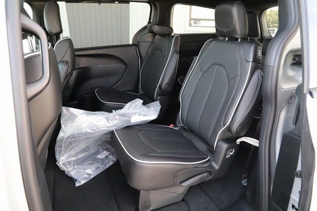 New 2026 Chrysler Pacifica Limited w/ S Appearance Package image 18