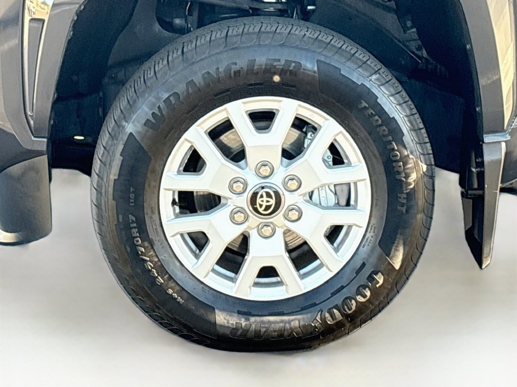 Used 2025 Toyota Tacoma SR5 AWD/4WD image 29