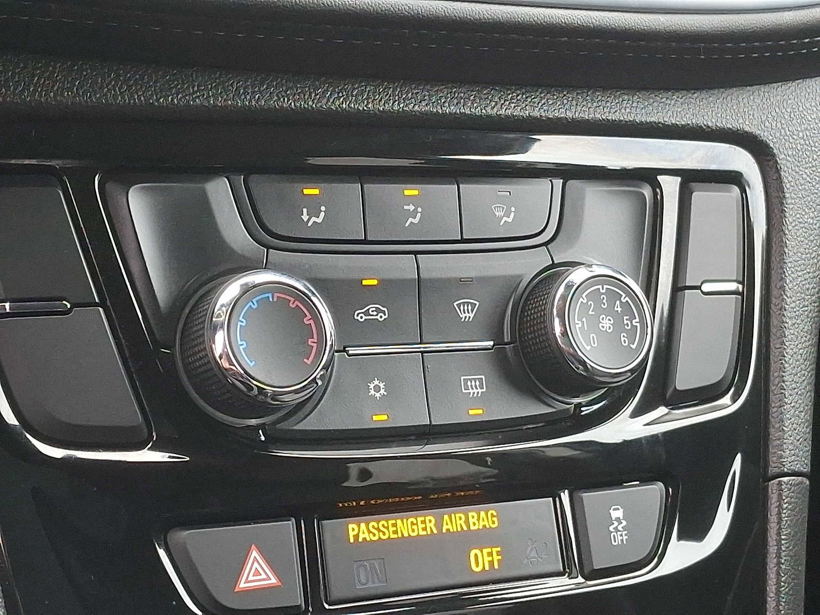 Used 2022 Buick Encore Preferred image 15