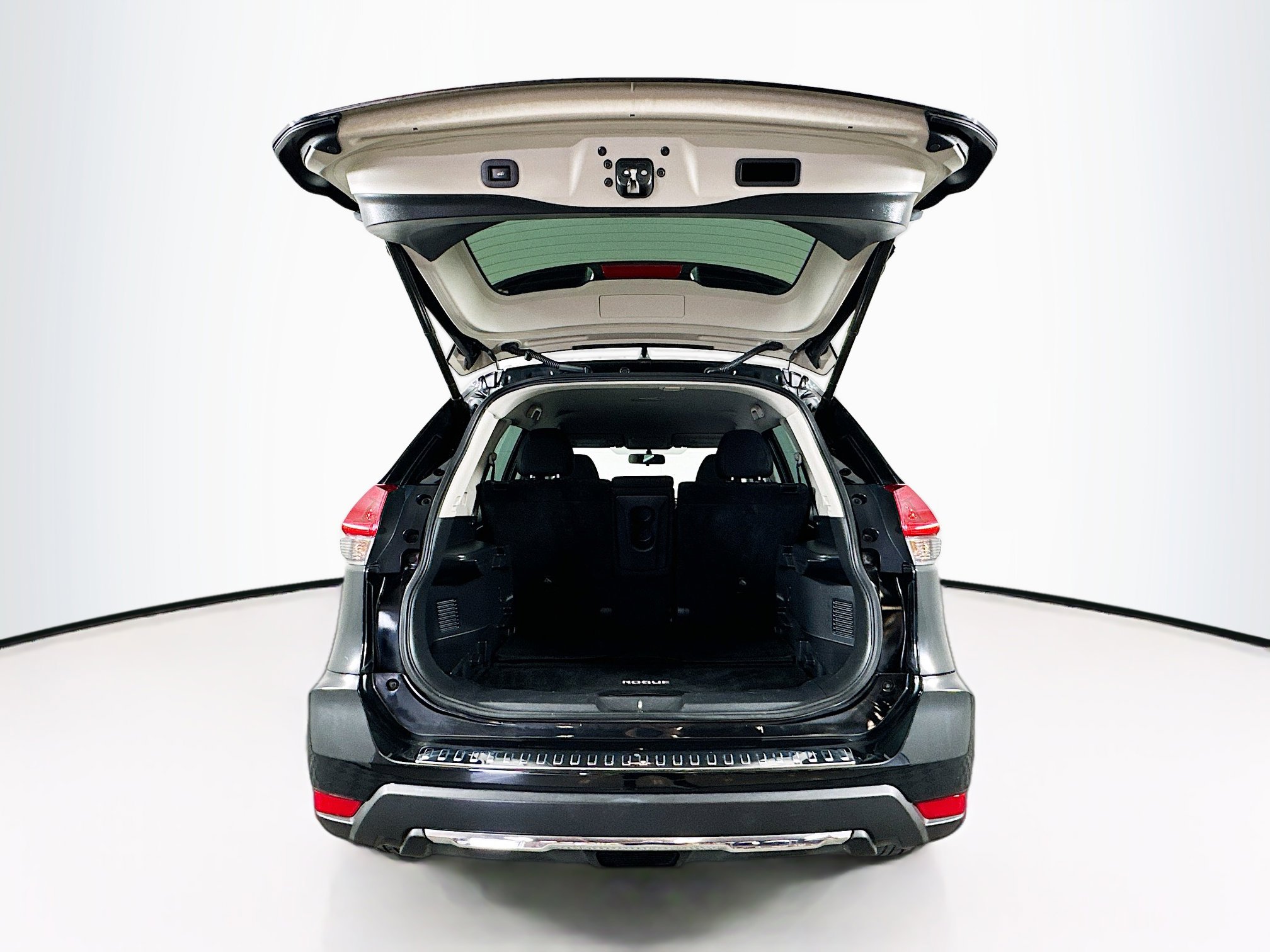 Used 2018 Nissan Rogue SV image 28