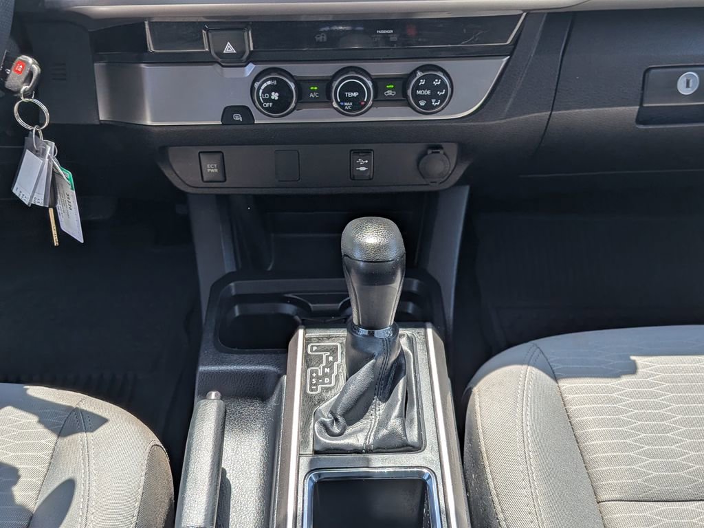 Used 2017 Toyota Tacoma SR5 w/ SR5 Appearance Package (SM) image 16