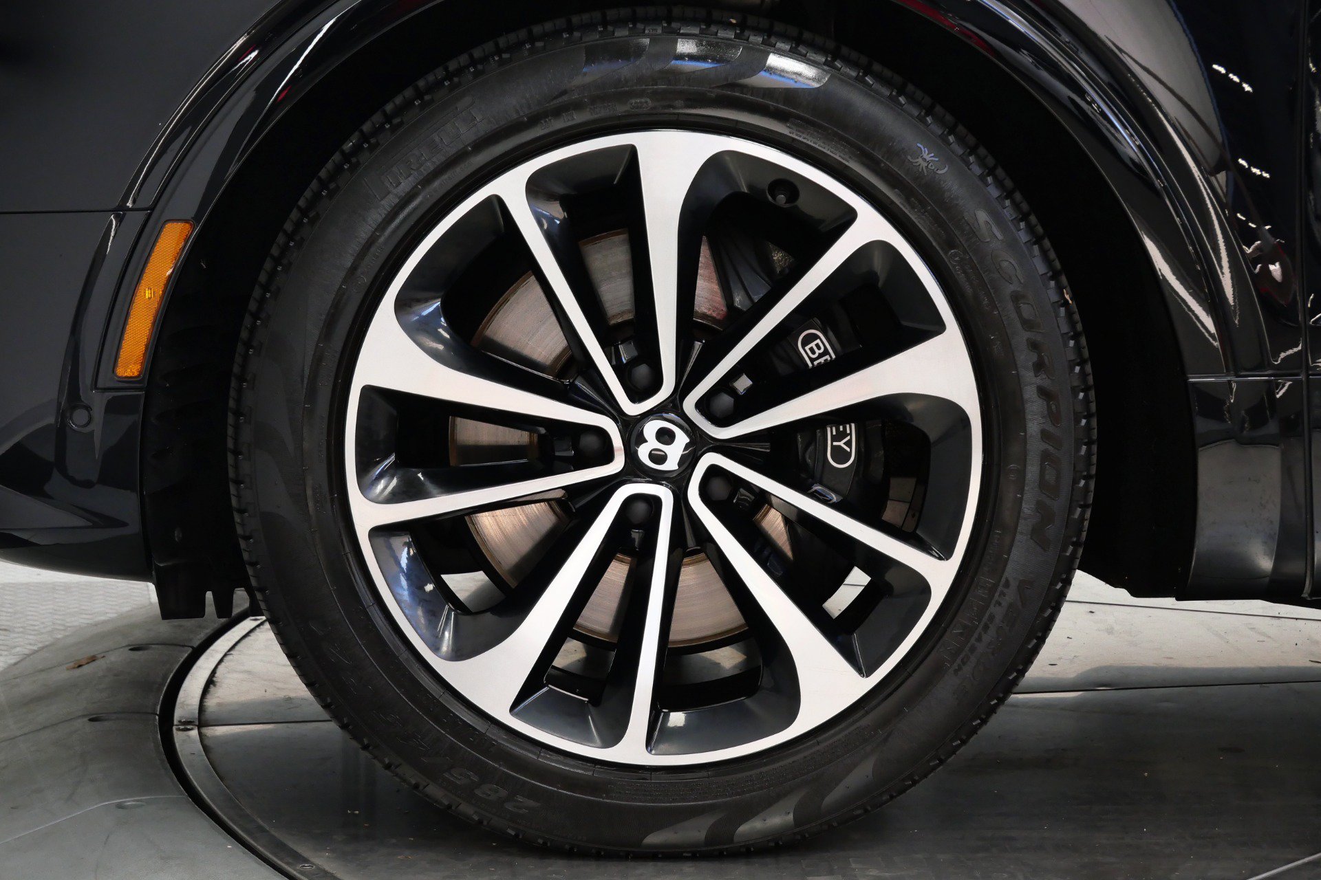 Used 2023 Bentley Bentayga AWD/4WD image 10