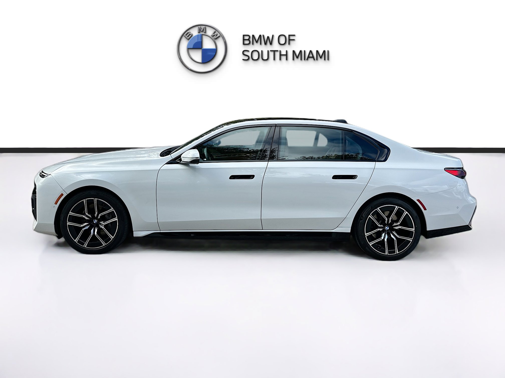 Certified 2023 BMW 740i w/ Parking Assistance Package image 4