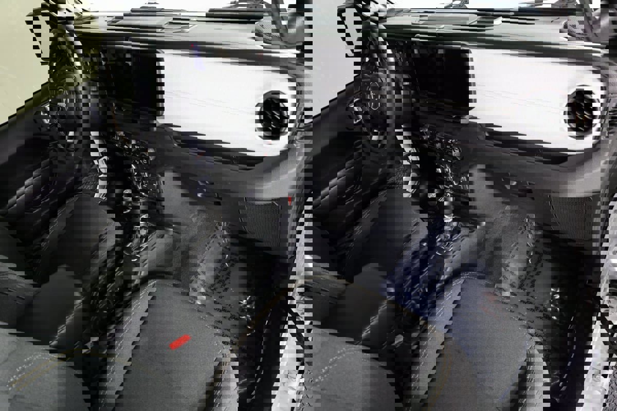 Used 2024 Jeep Wrangler Unlimited w/ Convenience Group image 28