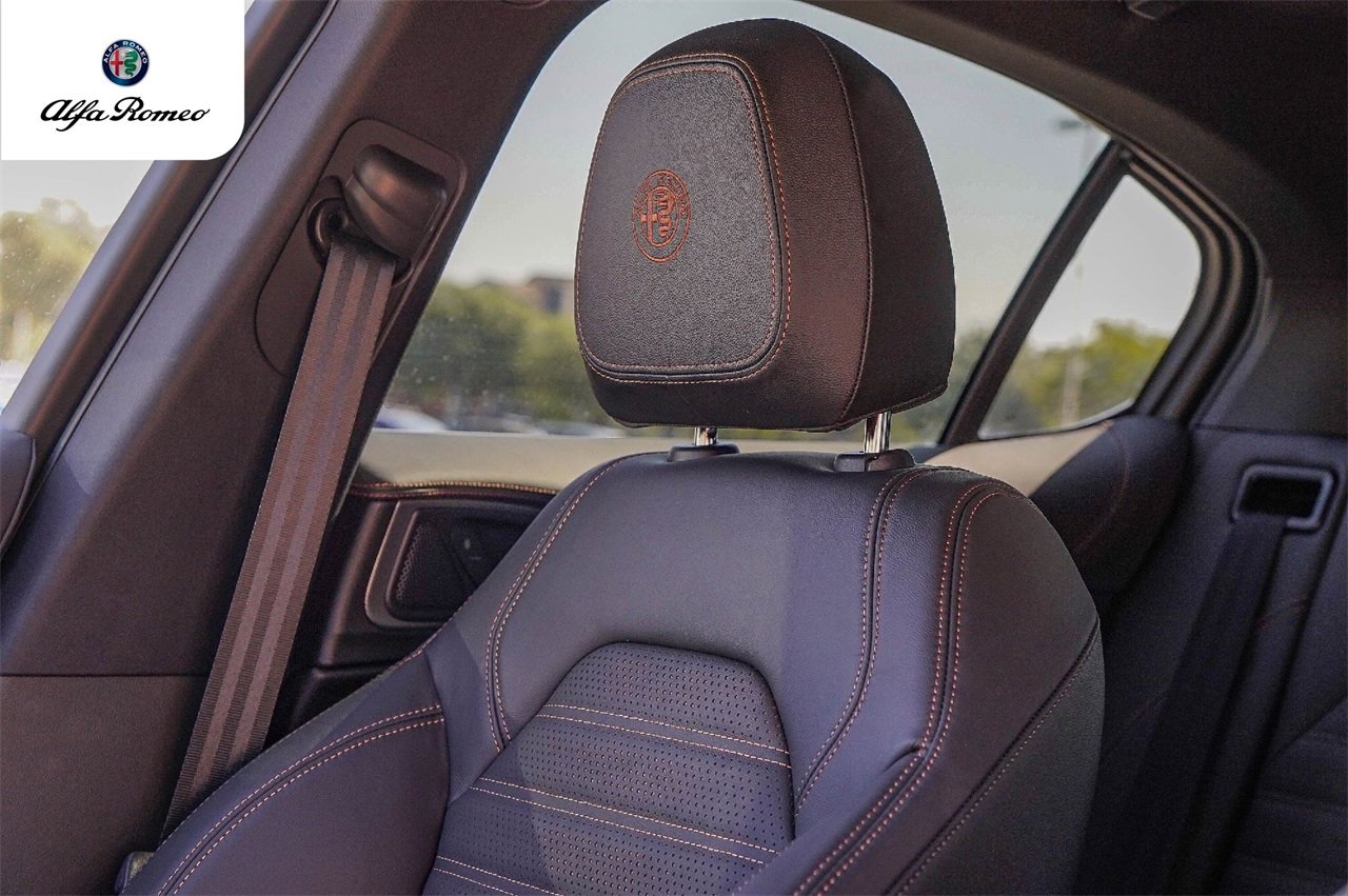 New 2025 Alfa Romeo Stelvio Sprint image 12