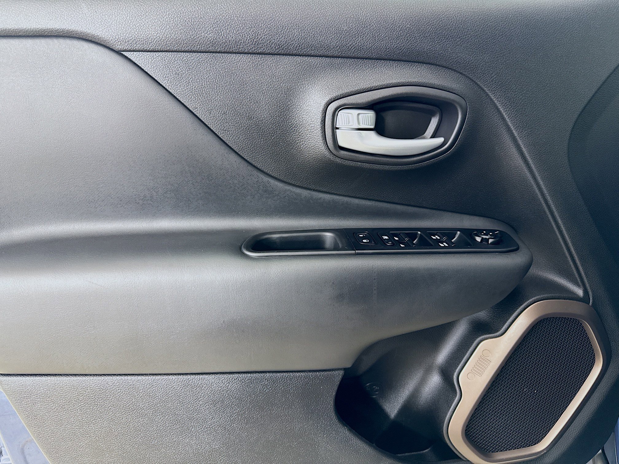 Used 2023 Jeep Renegade Latitude image 18