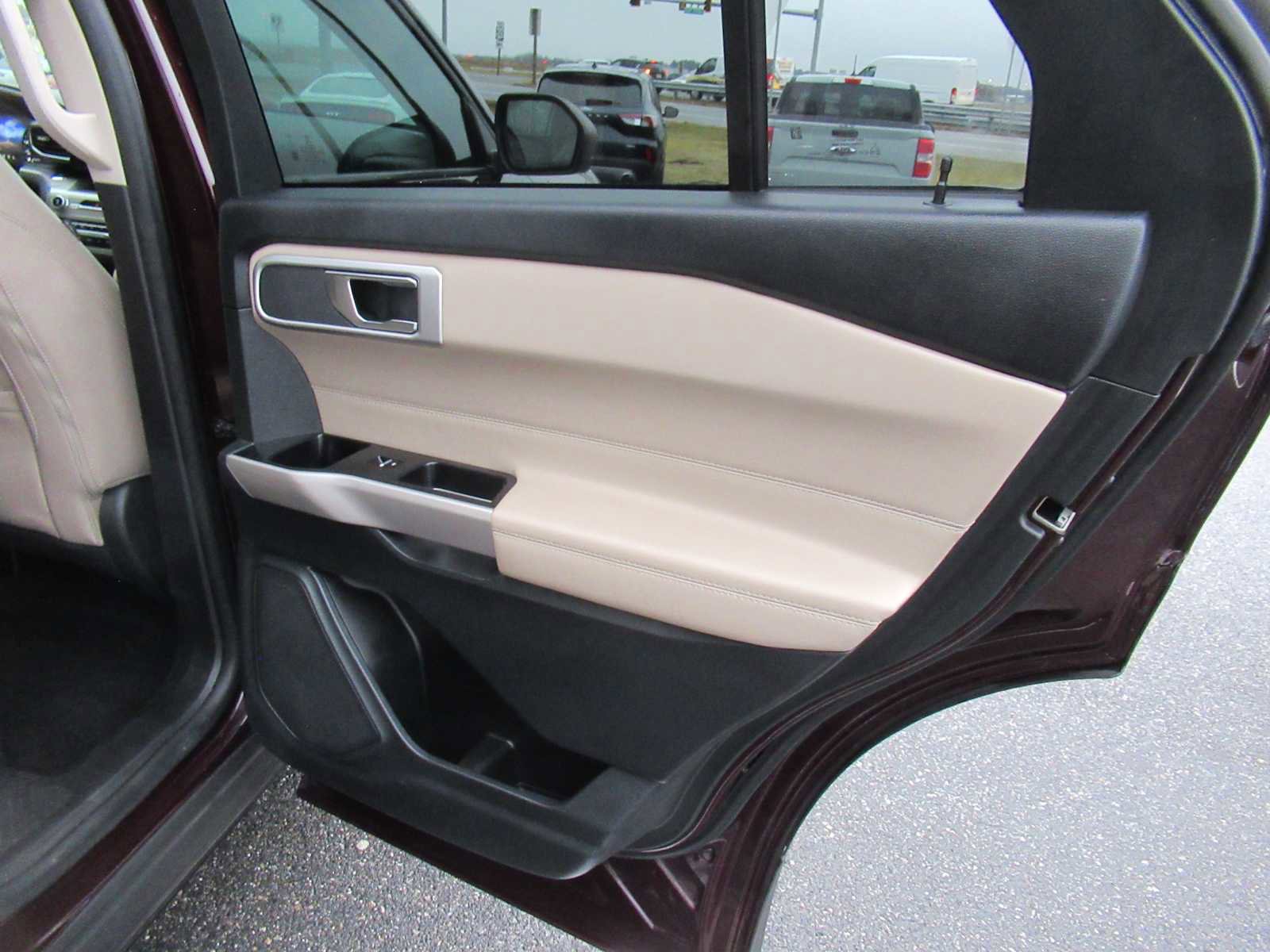 Used 2022 Ford Explorer XLT w/ Equipment Group 202A image 21