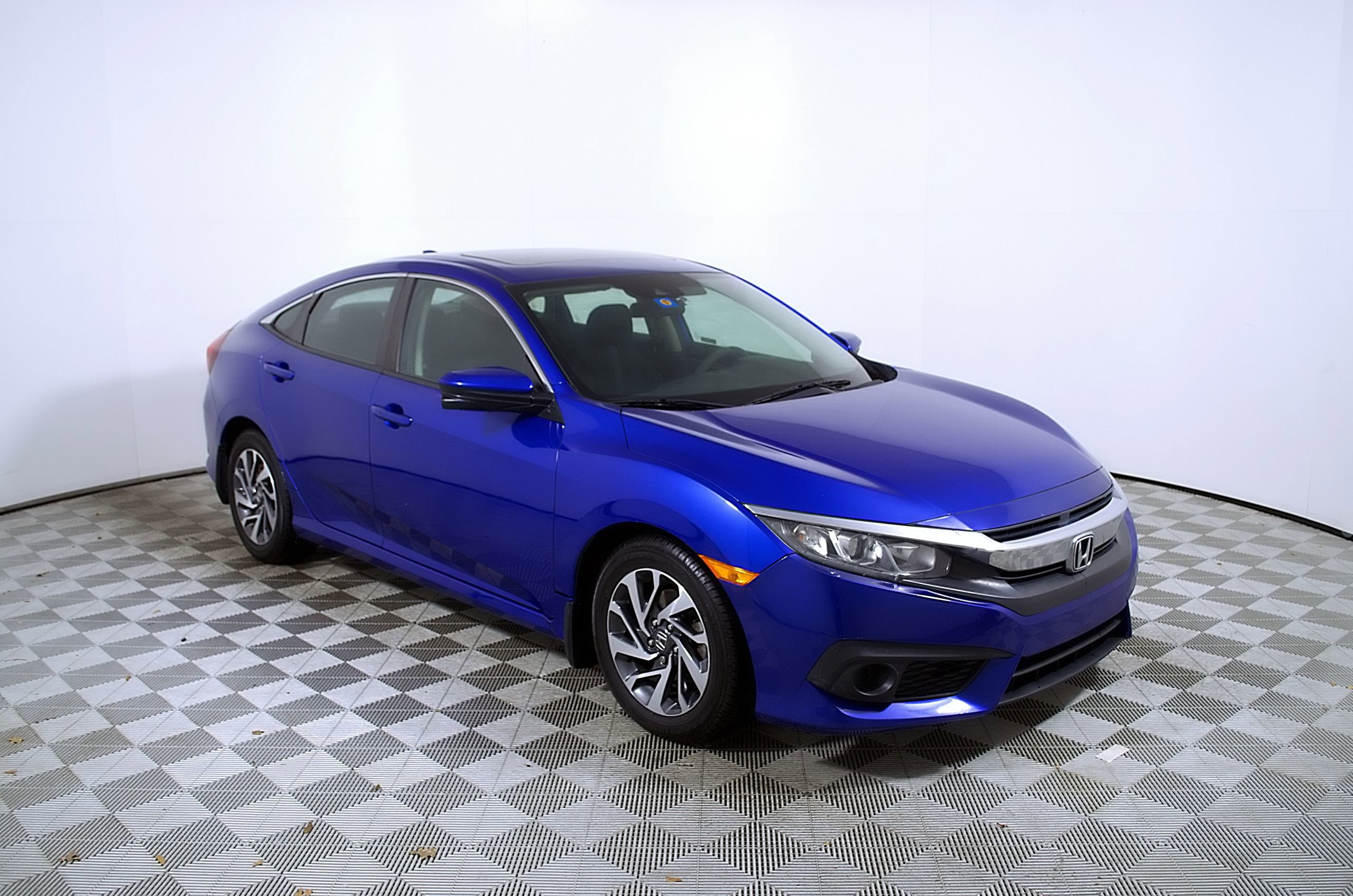 Used 2018 Honda Civic EX image 7