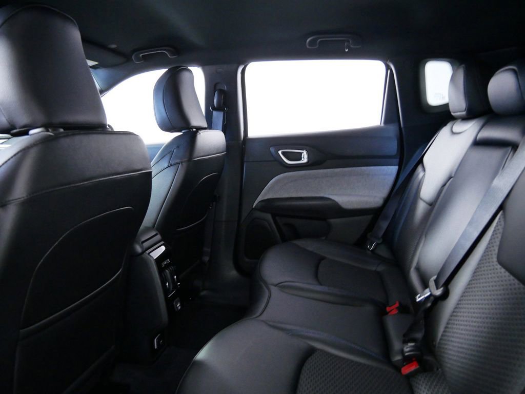 Used 2024 Jeep Compass Latitude image 26