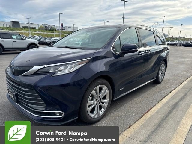 Used 2021 Toyota Sienna Platinum FWD image 3