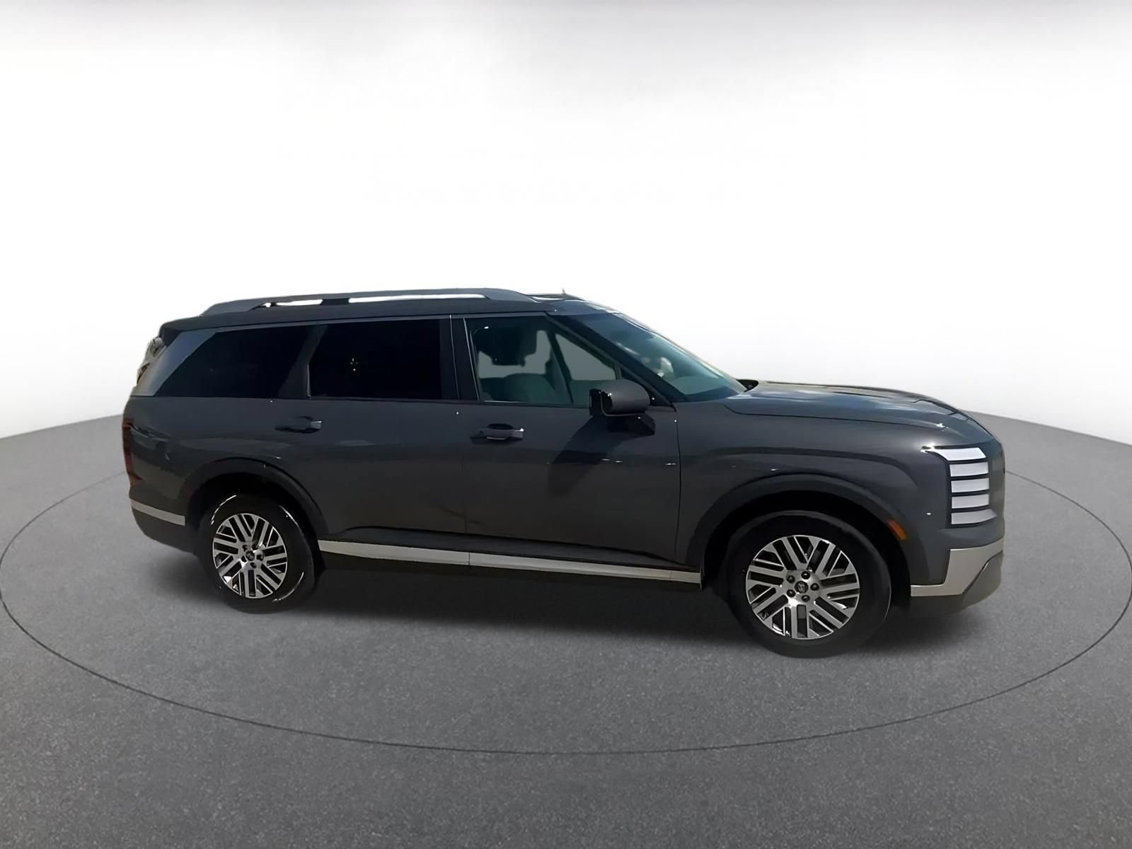 Used 2026 Hyundai Palisade SEL FWD image 2