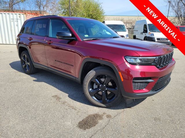 Used 2024 Jeep Grand Cherokee Altitude