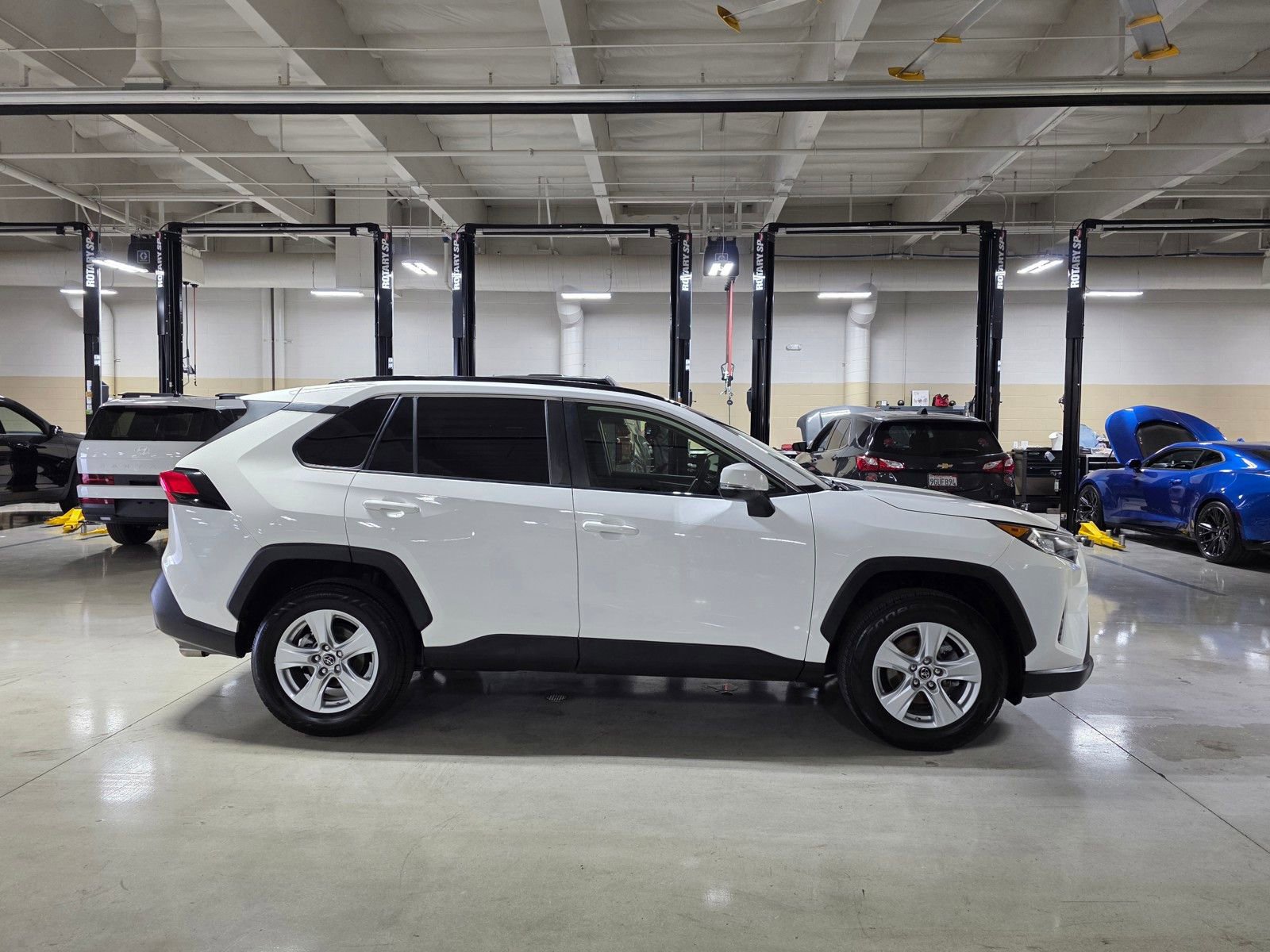 Used 2019 Toyota RAV4 XLE FWD image 8