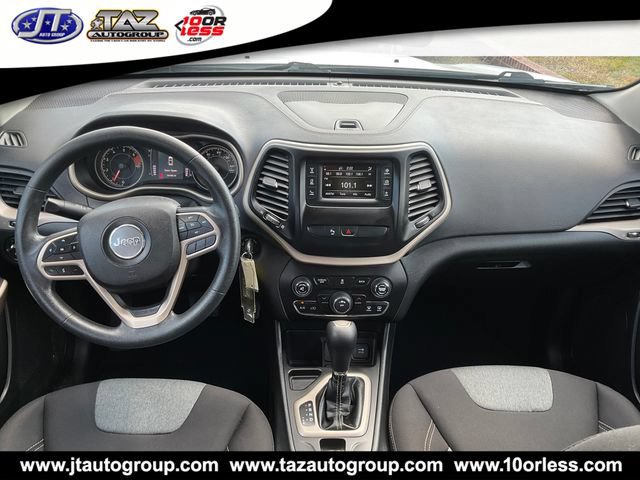 Used 2018 Jeep Cherokee Latitude FWD image 17