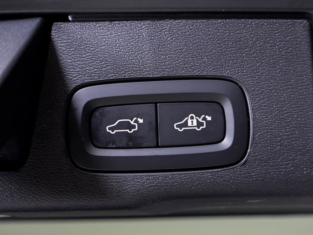 Used 2025 Volvo XC60 B5 Ultra w/ Protection Package Premier image 34