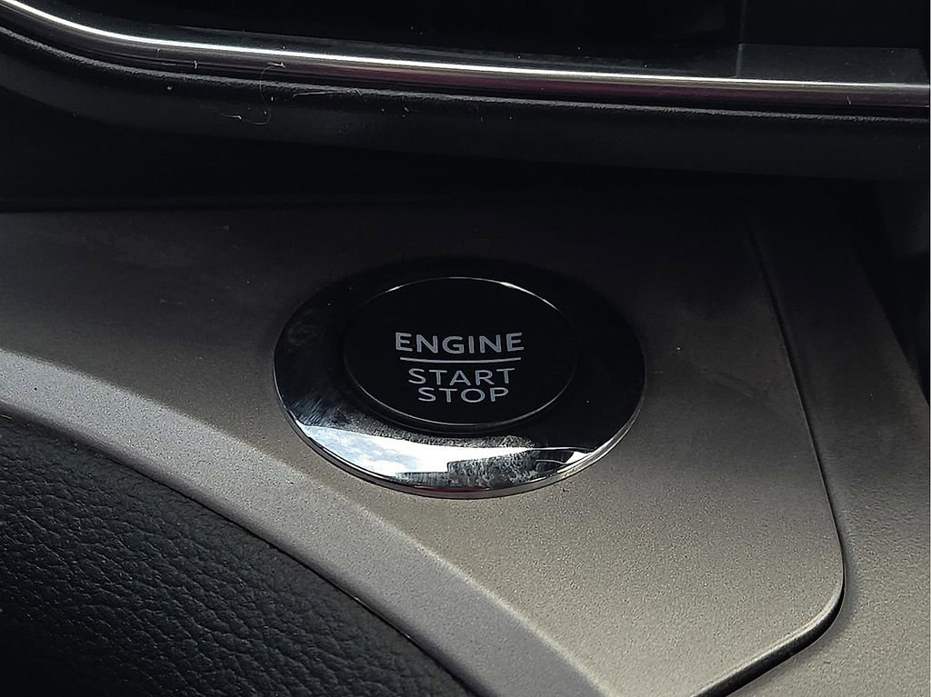 Used 2023 Ford Explorer XLT w/ Equipment Group 202A AWD/4WD image 17