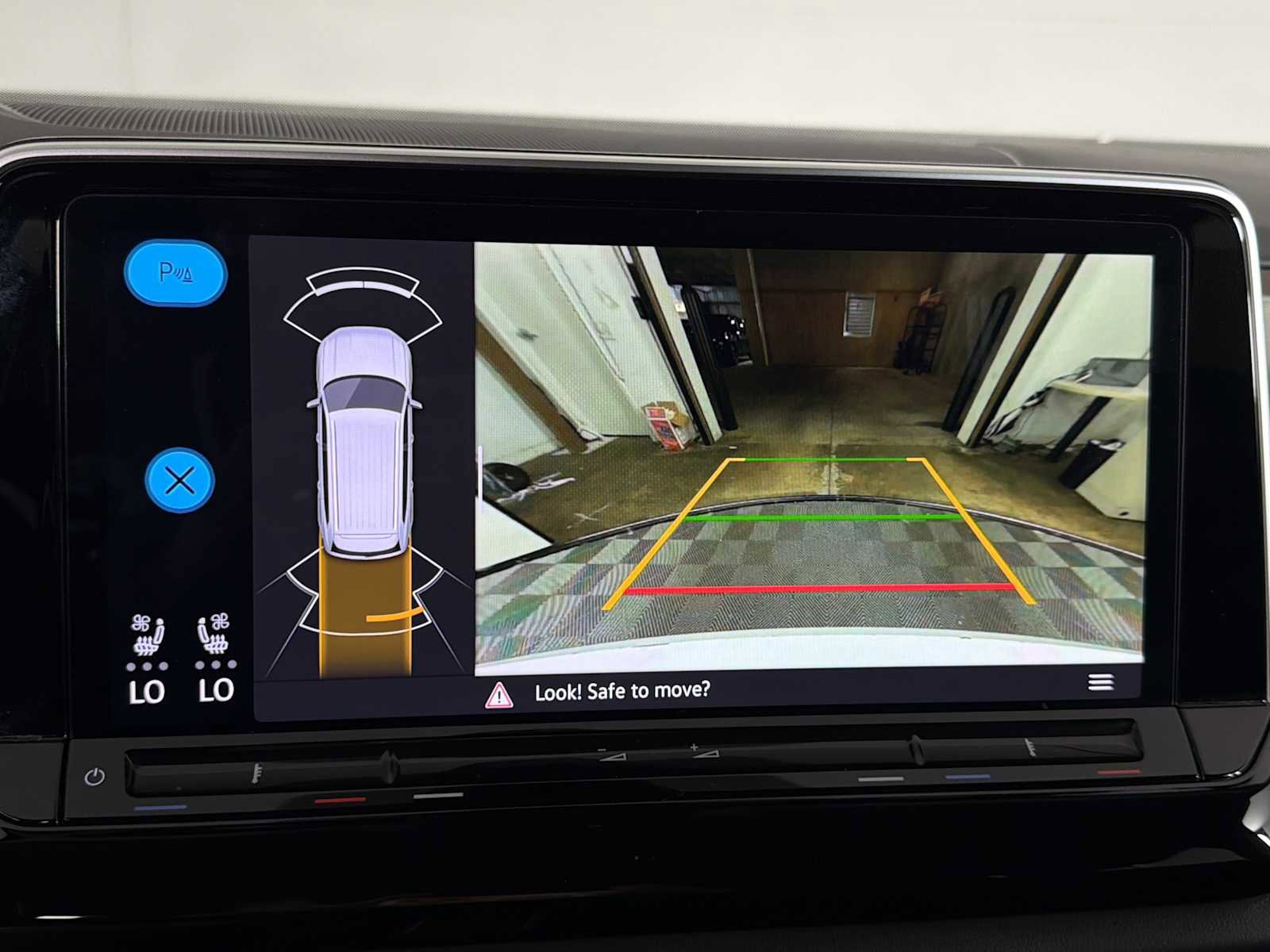 Used 2025 Volkswagen Atlas SE AWD/4WD image 29