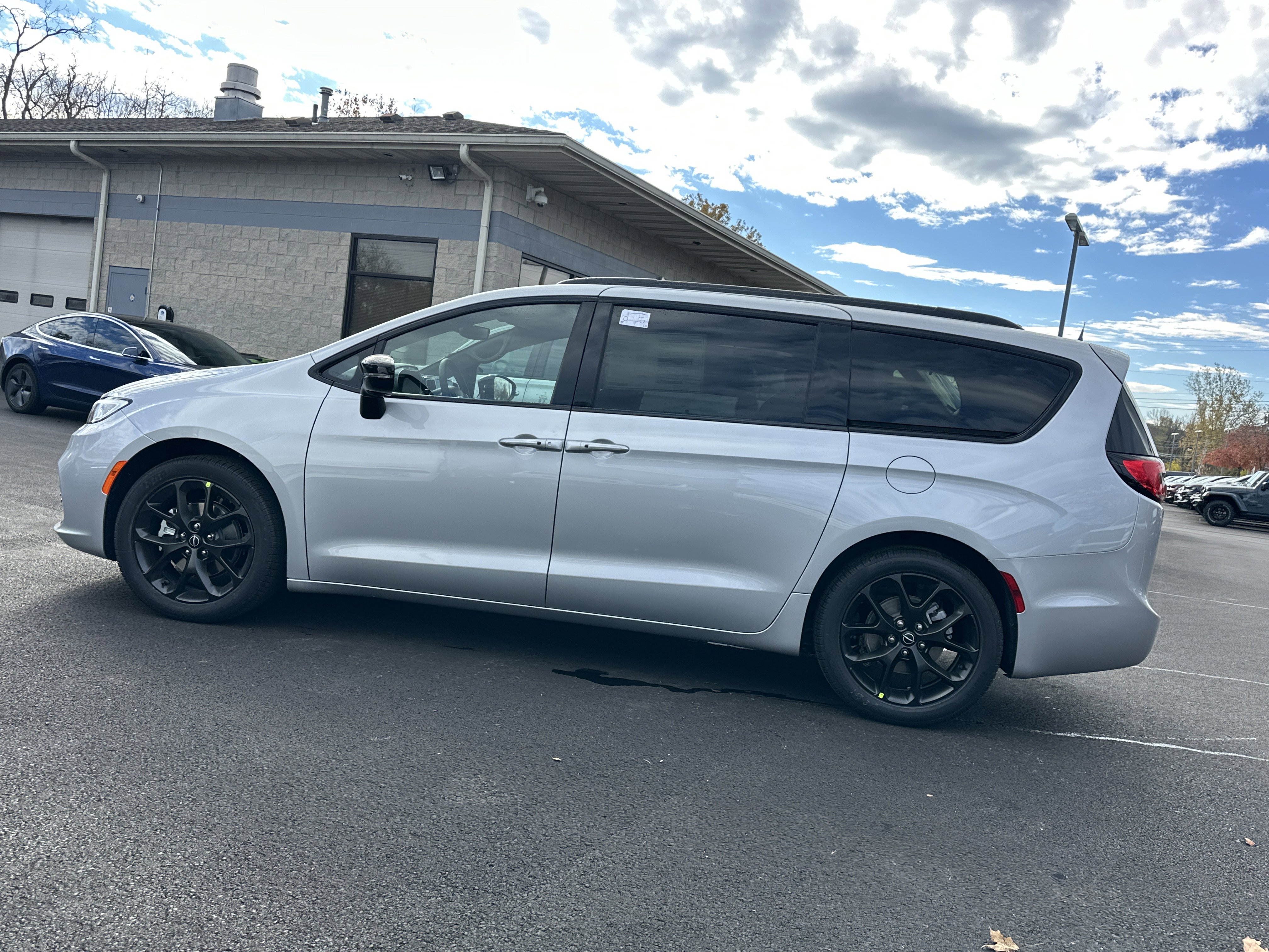New 2026 Chrysler Pacifica Limited image 24