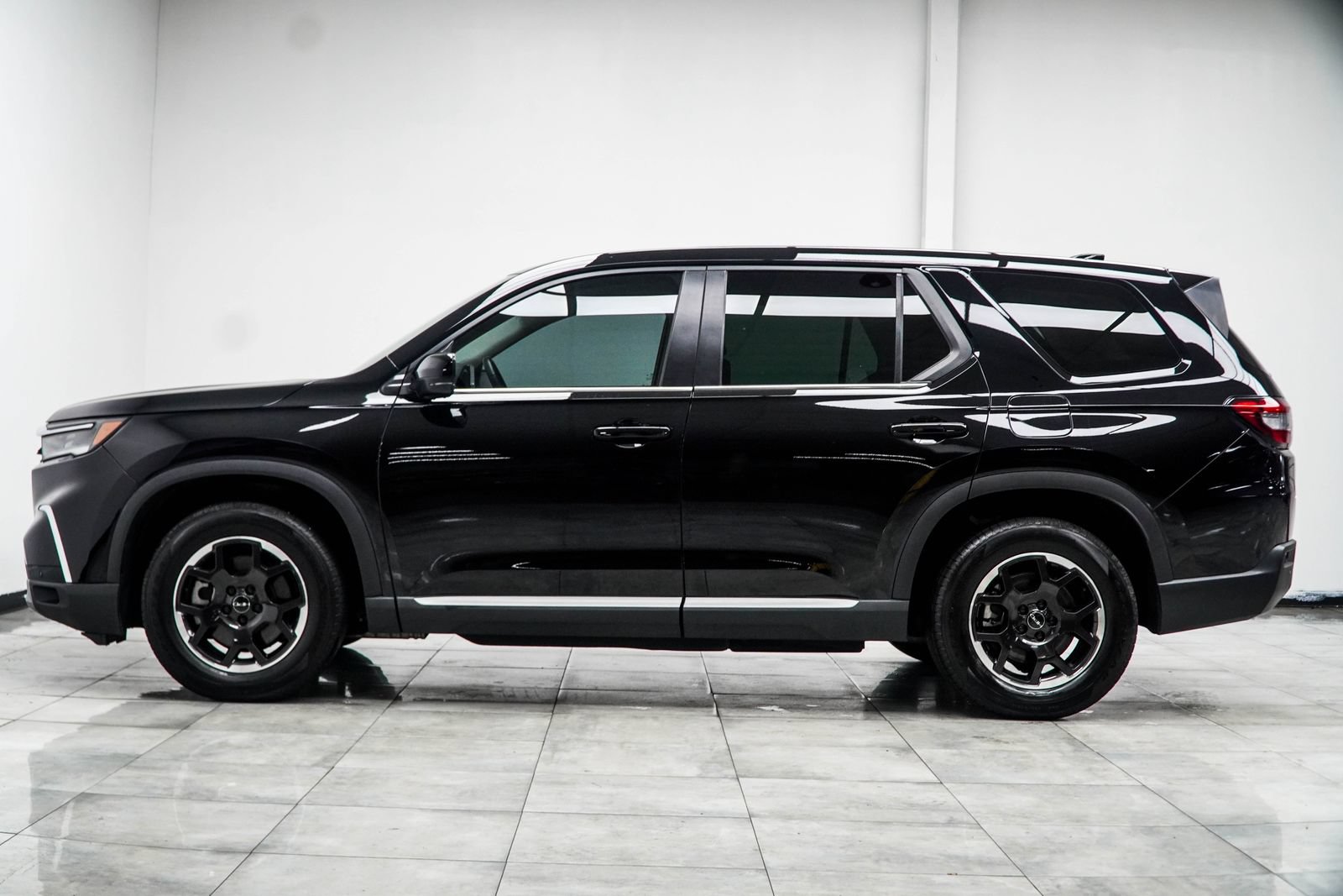 Used 2025 Honda Pilot EX-L image 11