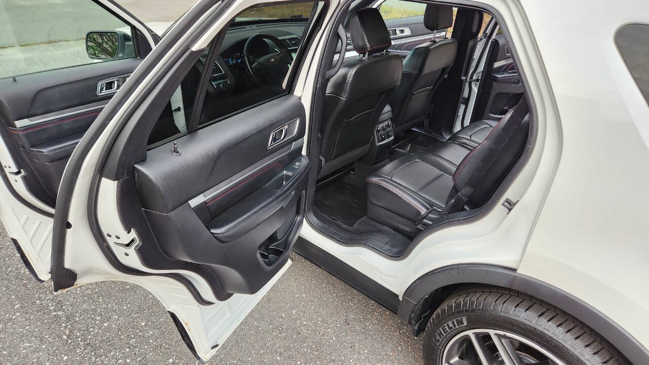Used 2018 Ford Explorer Sport w/ Equipment Group 401A AWD/4WD image 31
