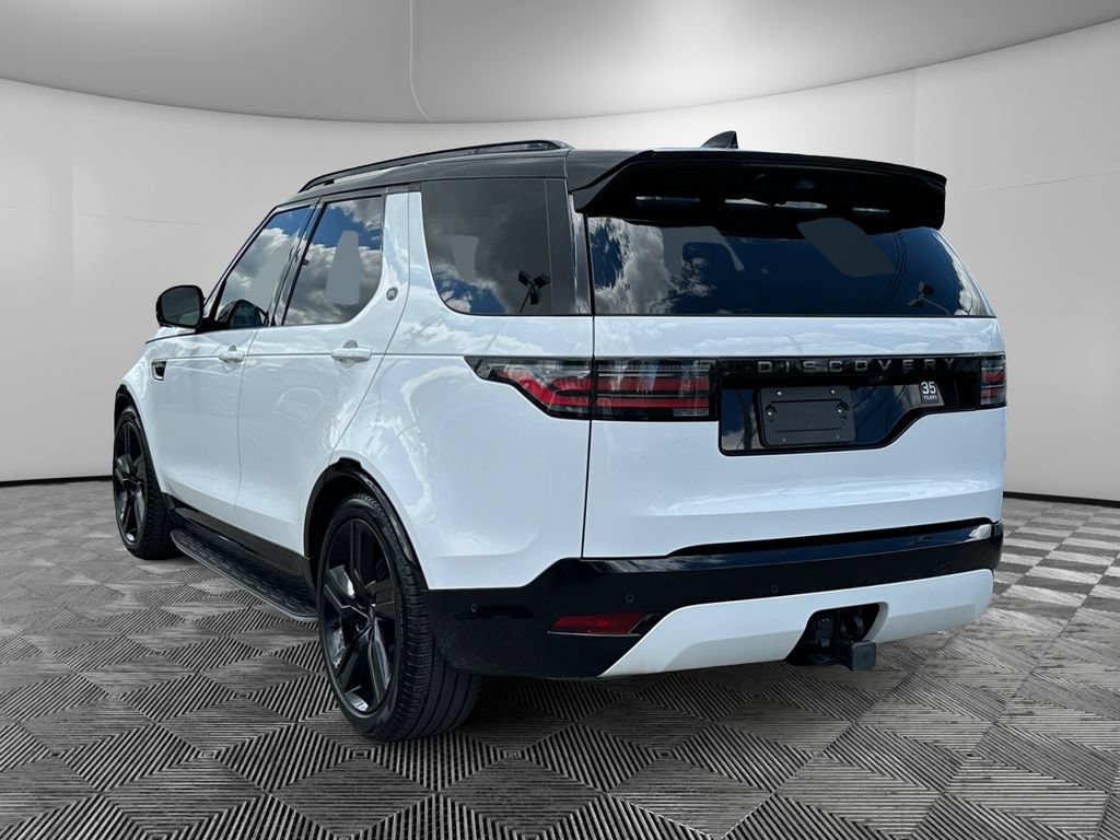 Used 2024 Land Rover Discovery Dynamic SE AWD/4WD image 3