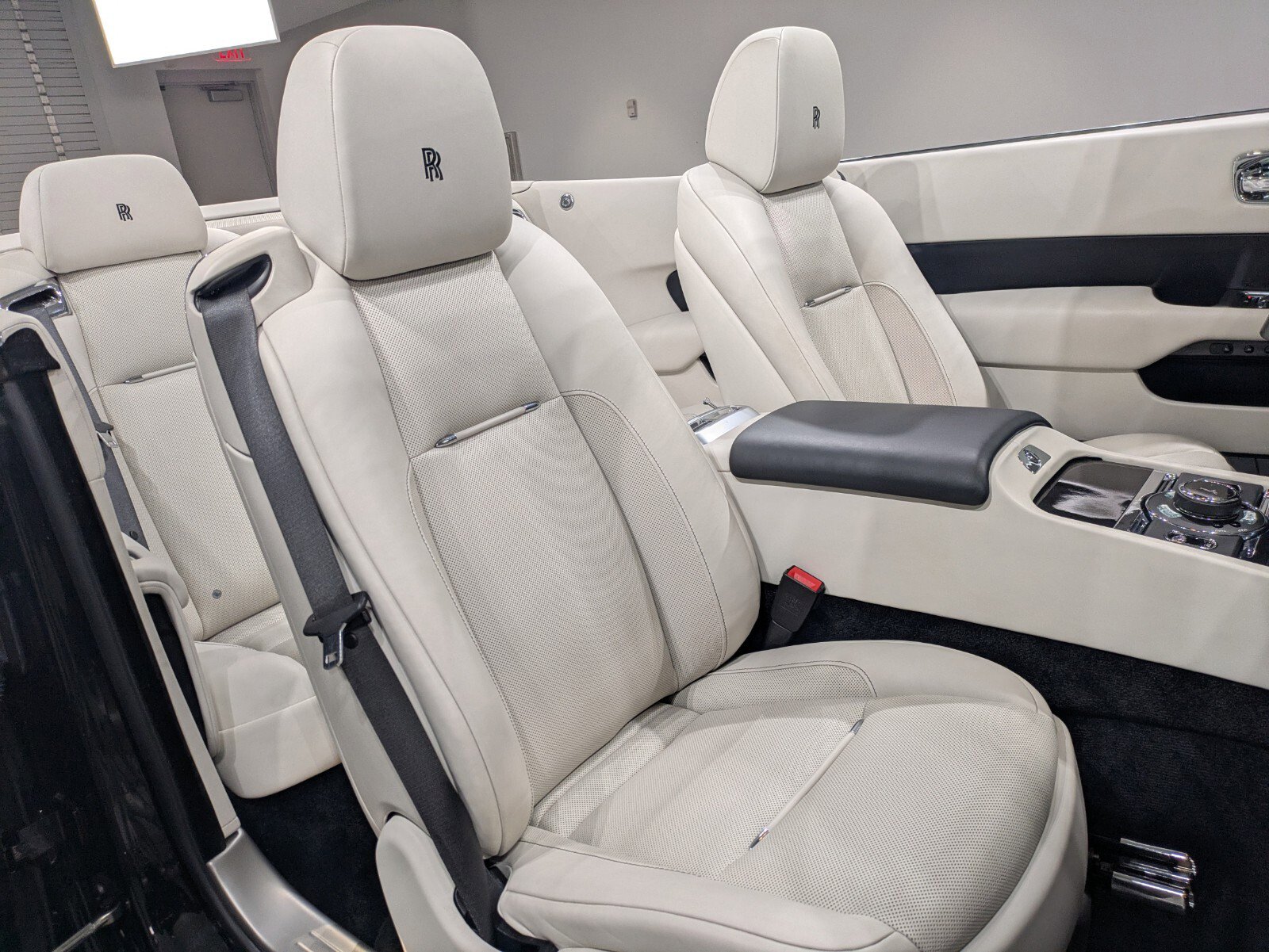 Used 2019 Rolls-Royce Dawn image 22