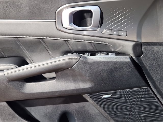 Certified 2023 Kia Sorento SX image 22