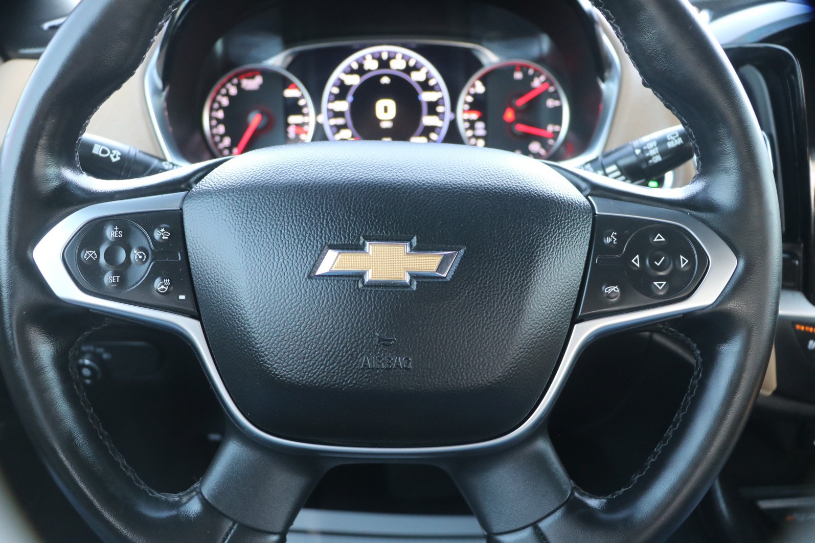 Used 2023 Chevrolet Traverse Premier FWD image 17