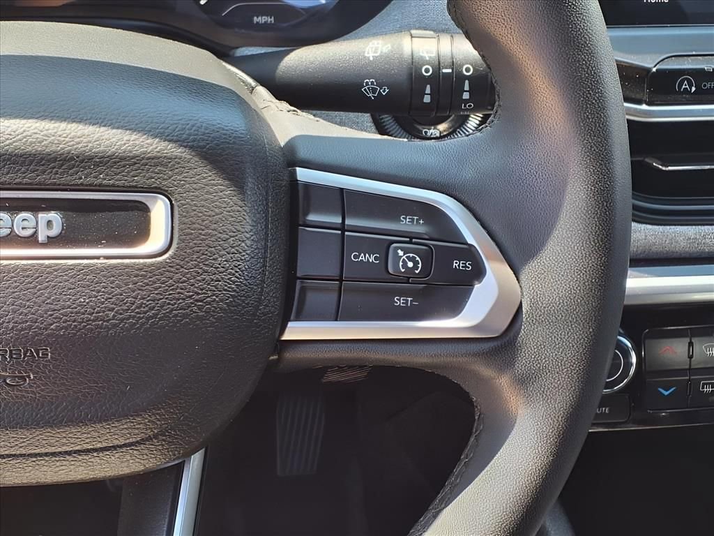 Used 2023 Jeep Compass Latitude w/ Convenience Group image 6