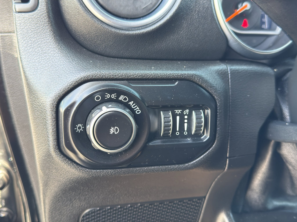 Used 2019 Jeep Wrangler Unlimited Sahara w/ Quick Order Package 24M Moab image 15