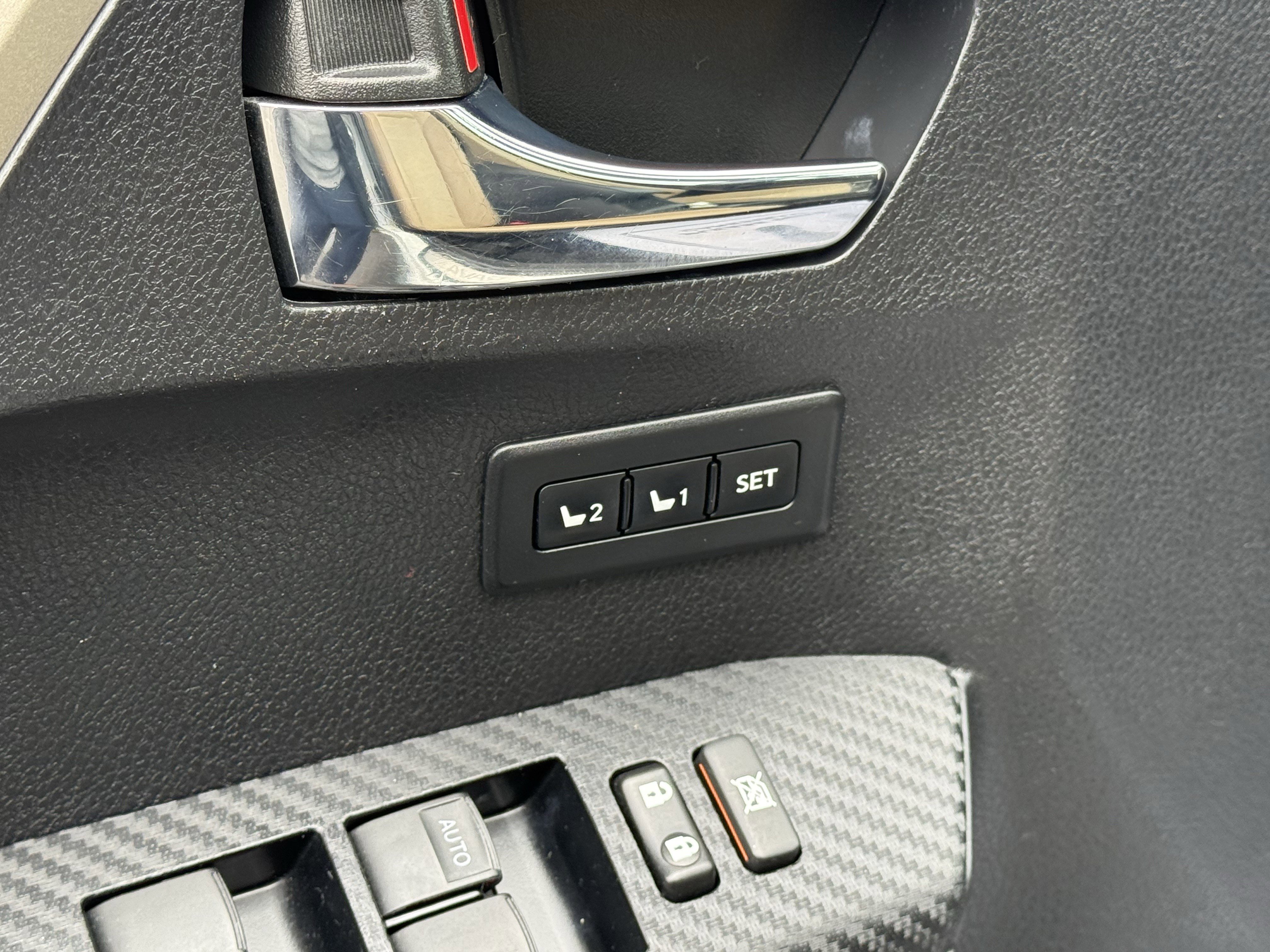 Used 2014 Toyota RAV4 Limited w/ Technology Package image 13