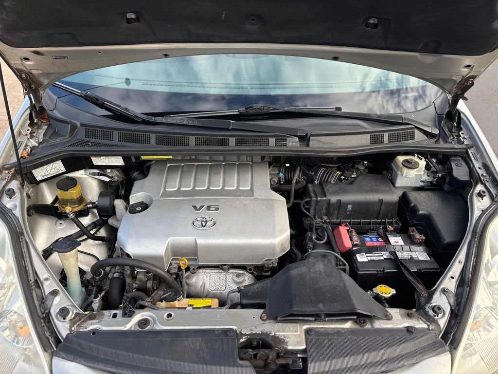 Used 2010 Toyota Sienna LE image 19