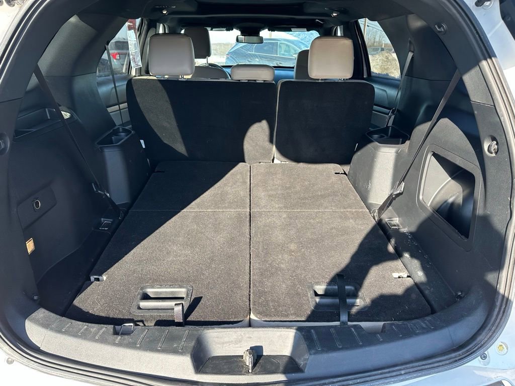 Used 2018 Ford Explorer XLT w/ Equipment Group 202A image 8
