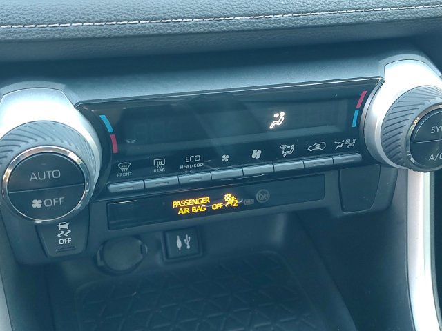 Used 2019 Toyota RAV4 XLE Premium FWD image 16
