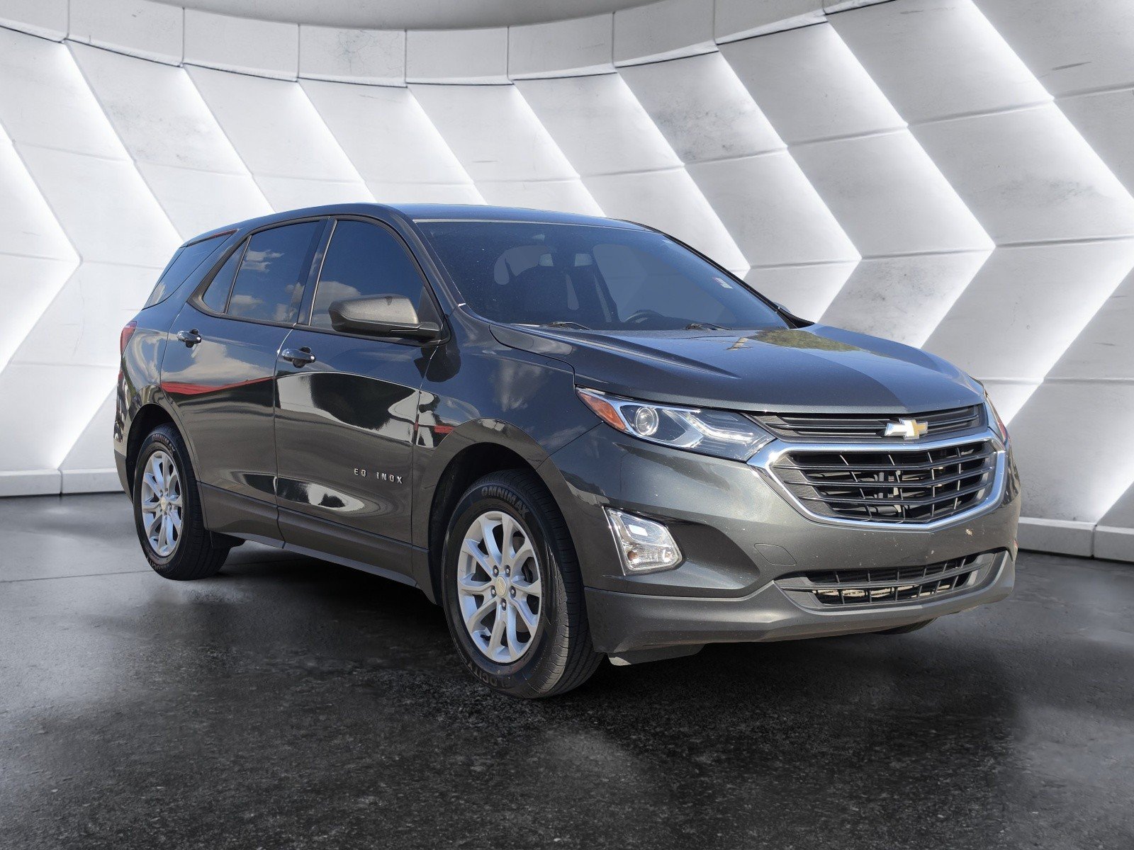 Used 2019 Chevrolet Equinox LS FWD image 2