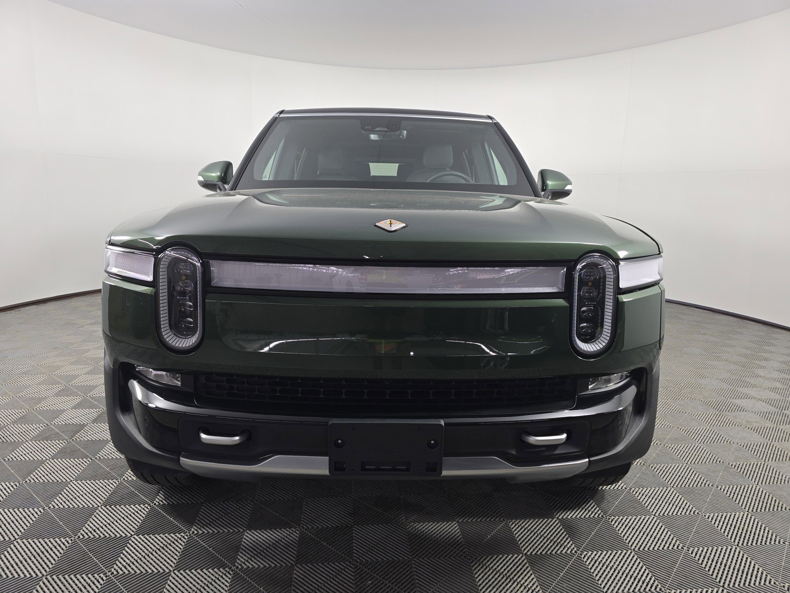 Used 2024 Rivian R1S Adventure AWD/4WD image 8
