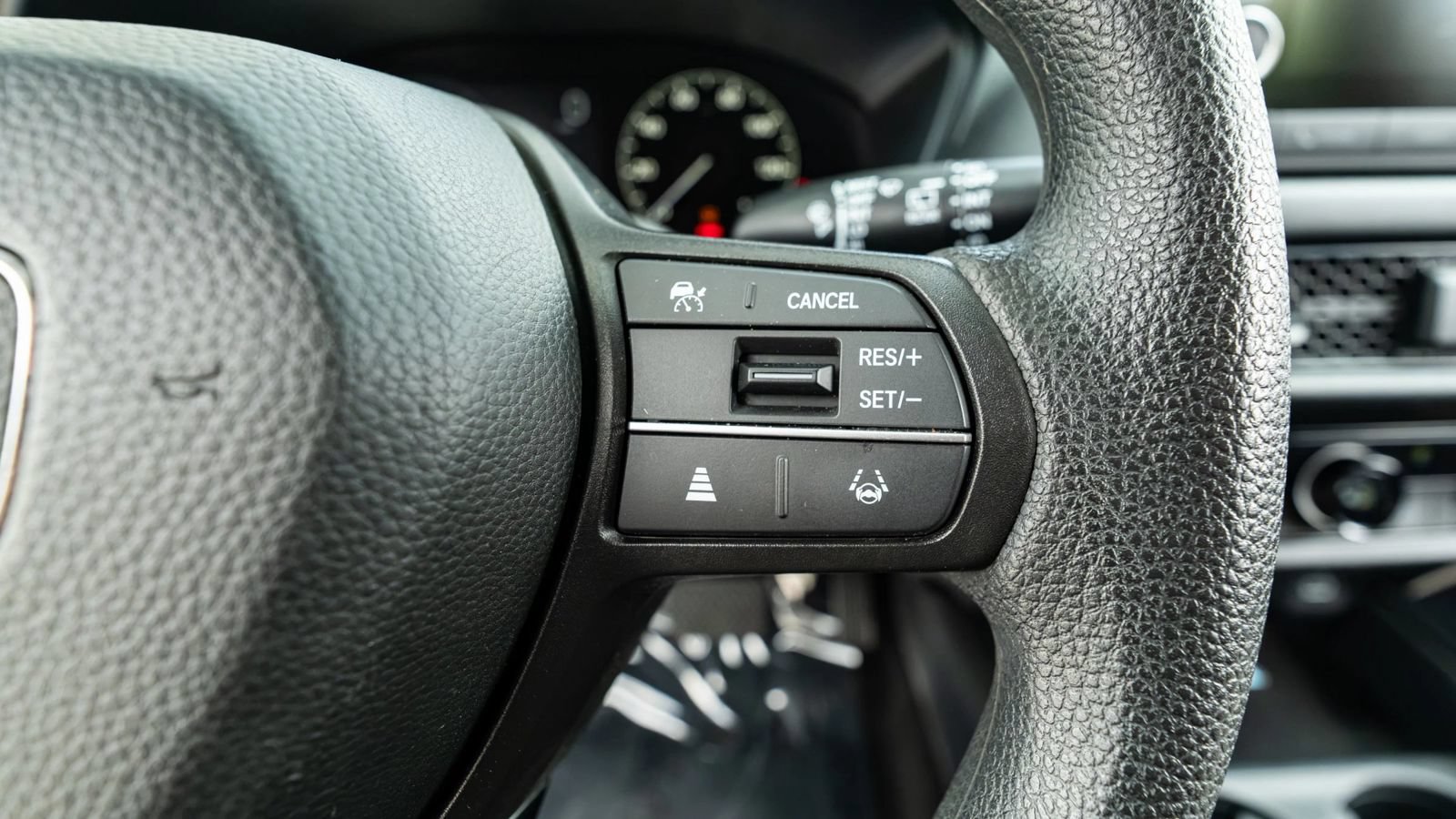 Used 2025 Honda HR-V LX image 37