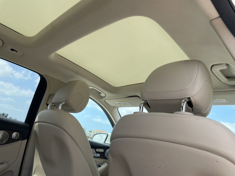 Used 2019 Mercedes-Benz GLC 350e 4MATIC w/ Premium Package image 10