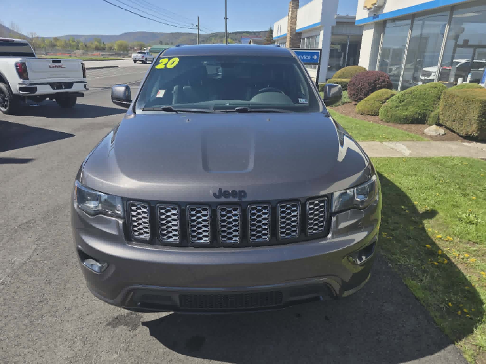 Used 2020 Jeep Grand Cherokee Altitude AWD/4WD image 9