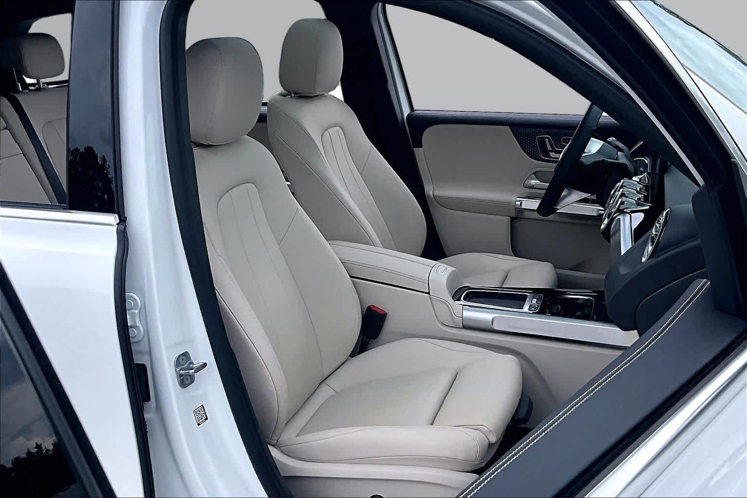 Used 2025 Mercedes-Benz GLB 250 4MATIC image 9