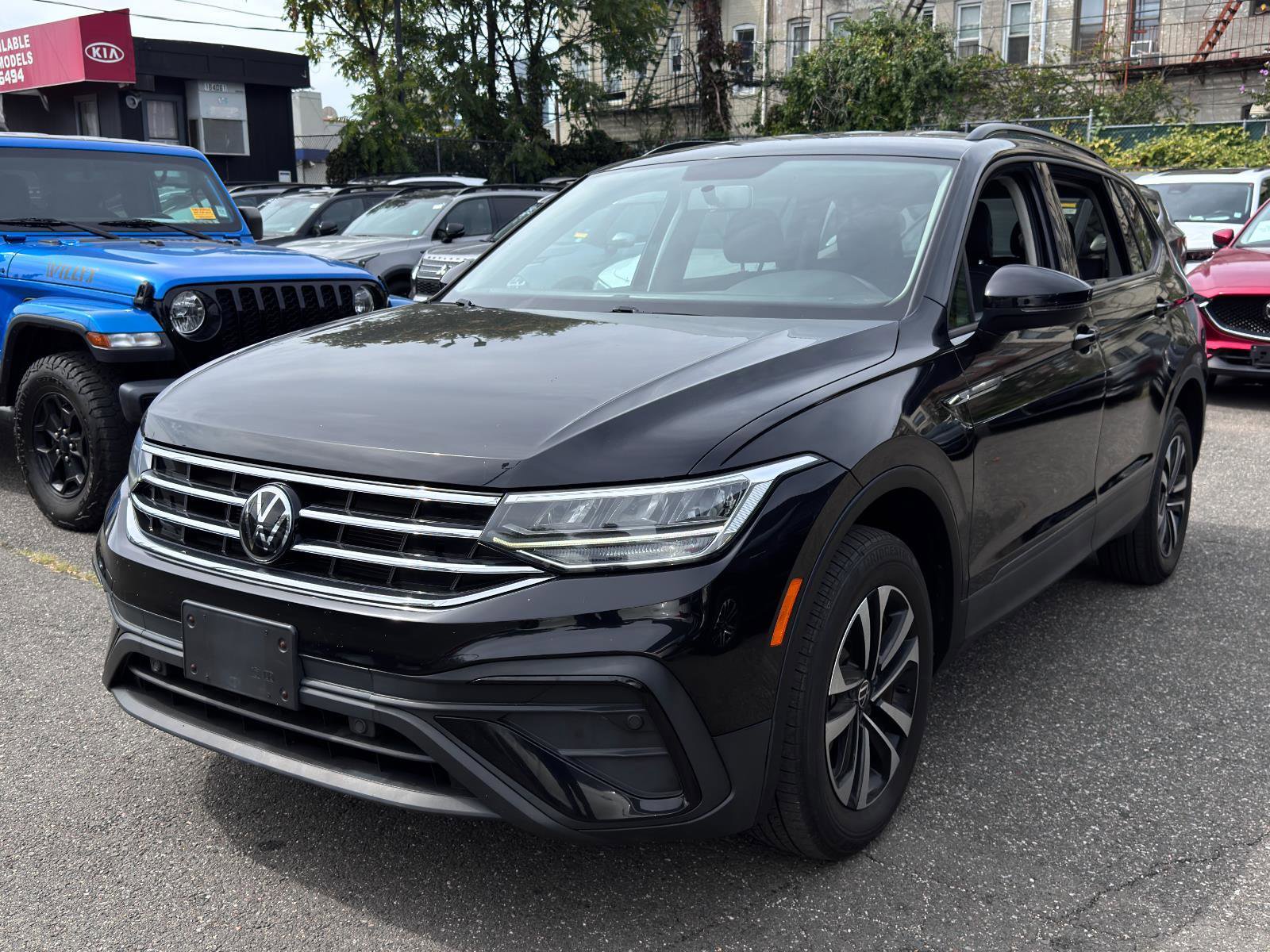 Used 2022 Volkswagen Tiguan S image 1