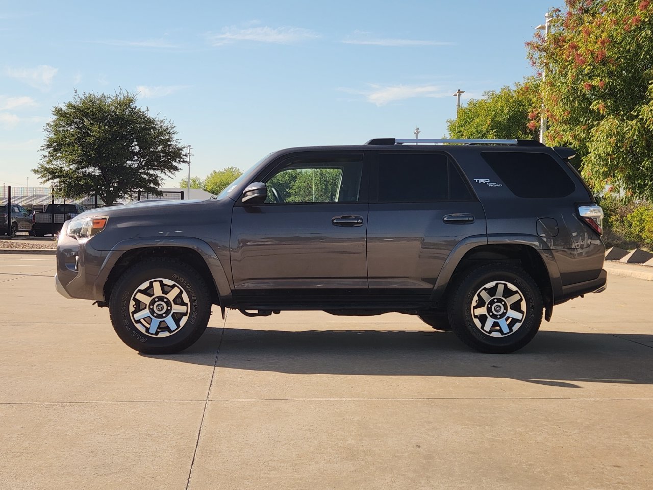 Used 2018 Toyota 4Runner TRD Off-Road AWD/4WD image 4