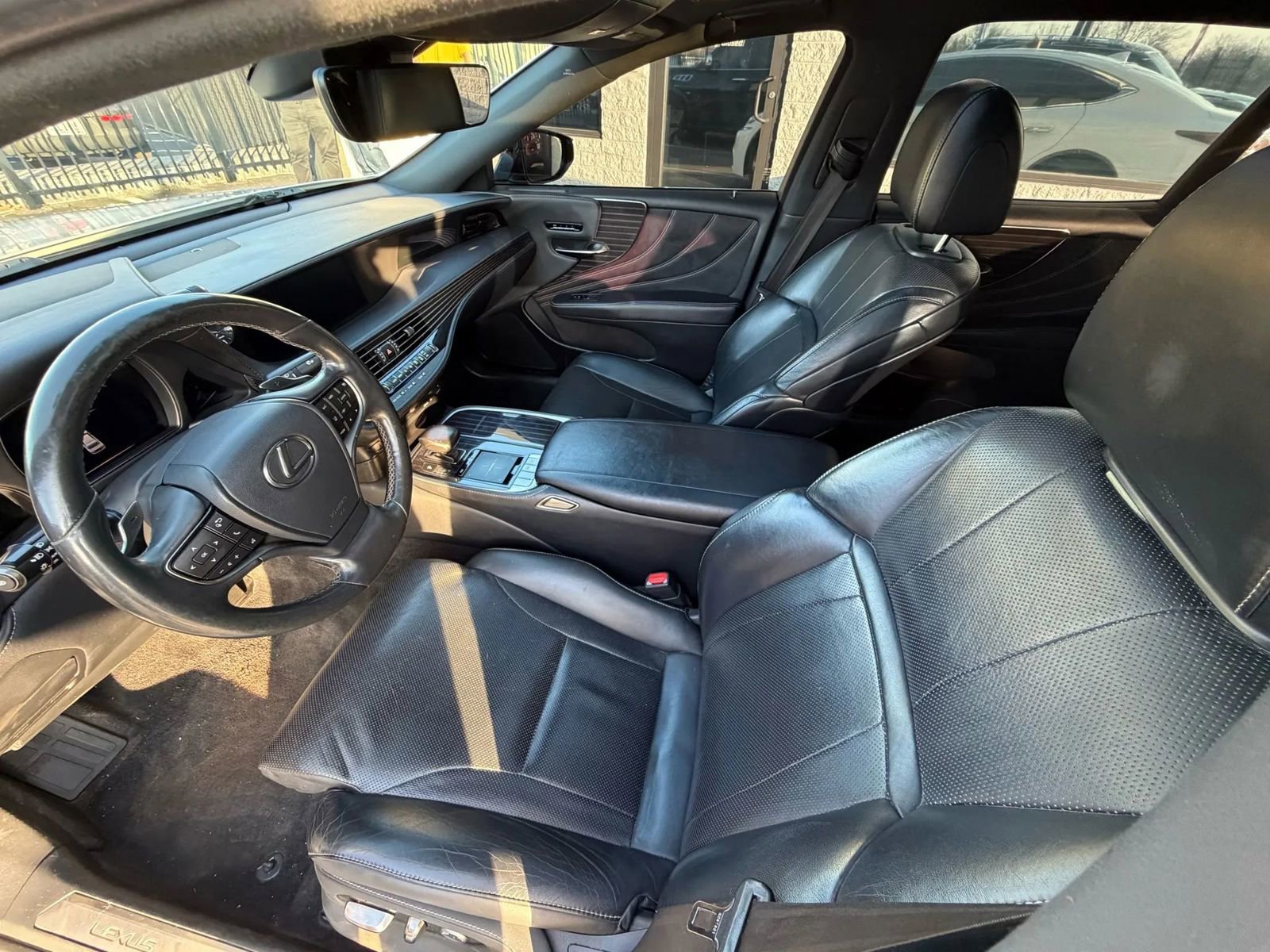 Used 2018 Lexus LS 500 AWD w/ Accessory Package (Z2) image 32