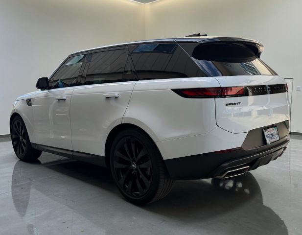 Used 2025 Land Rover Range Rover Sport SE AWD/4WD image 4