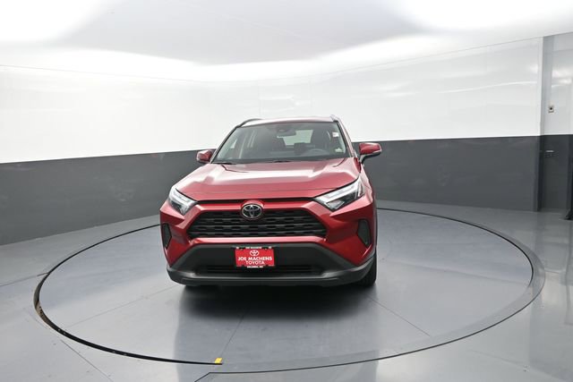 Used 2025 Toyota RAV4 XLE AWD/4WD image 28