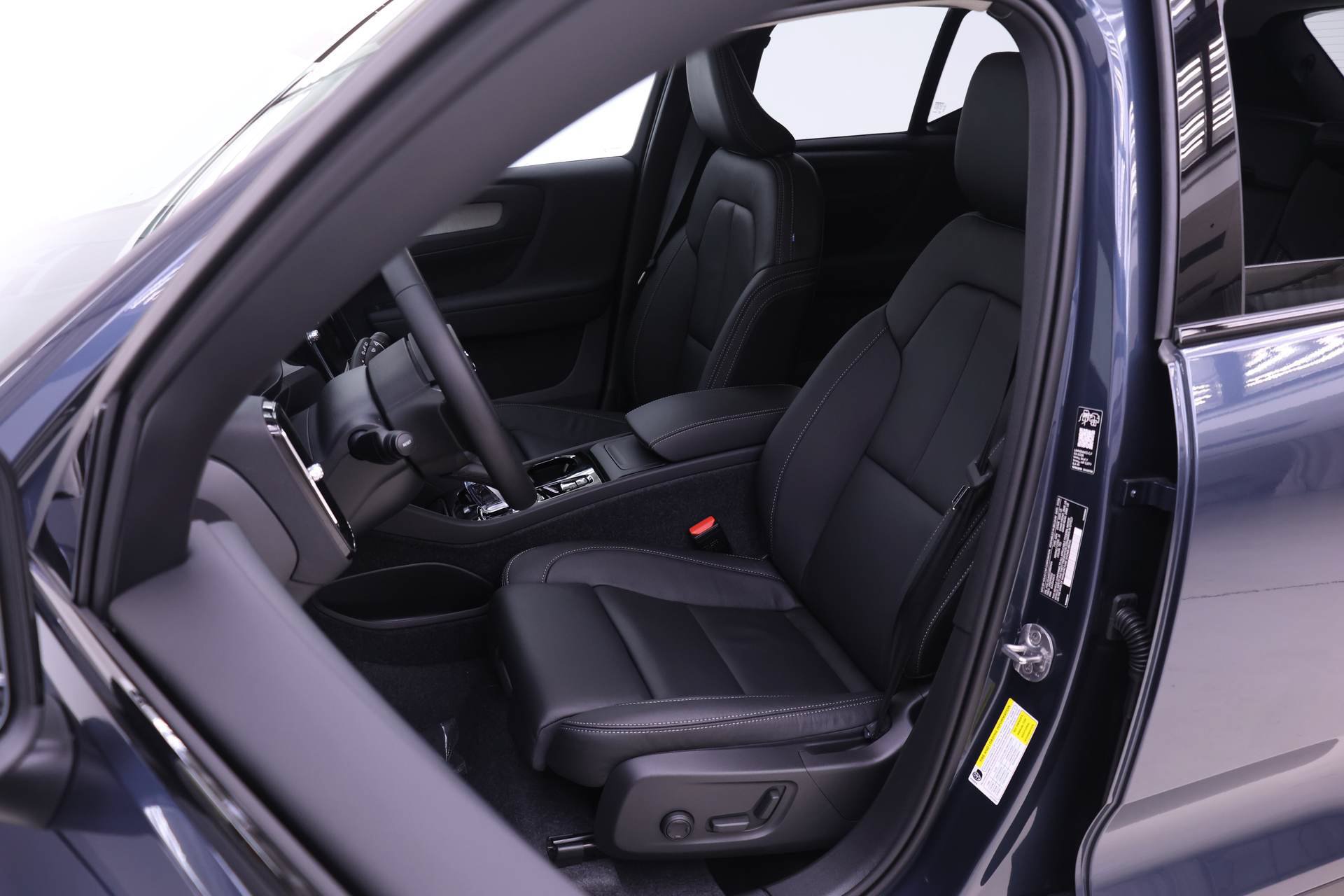 New 2026 Volvo XC40 B5 Ultra w/ Protection Package Premier AWD/4WD image 7
