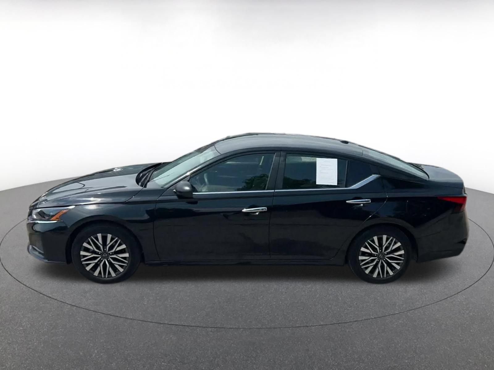 Used 2025 Nissan Altima 2.5 SV FWD image 7