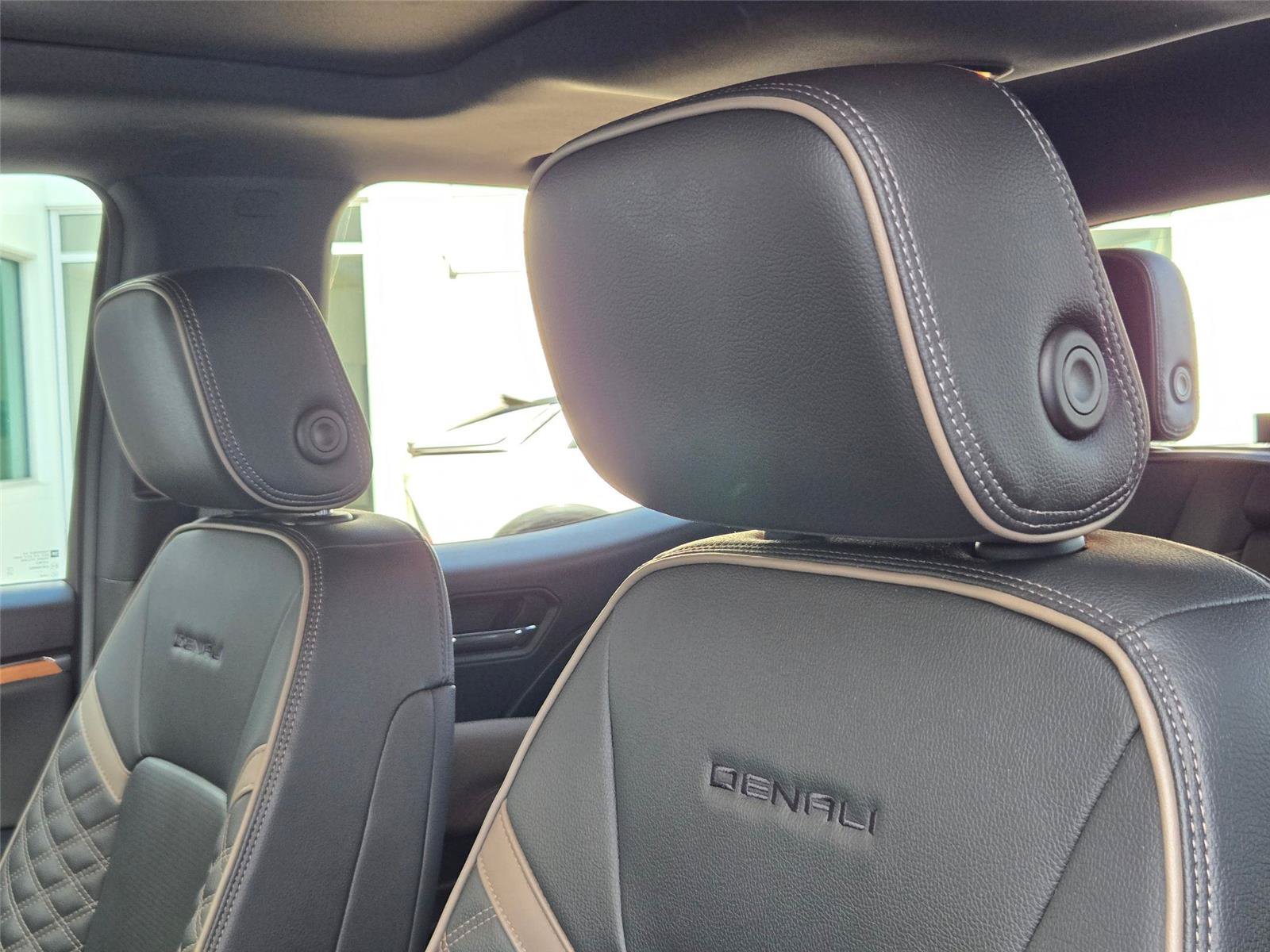 Used 2023 GMC Canyon Denali AWD/4WD image 12