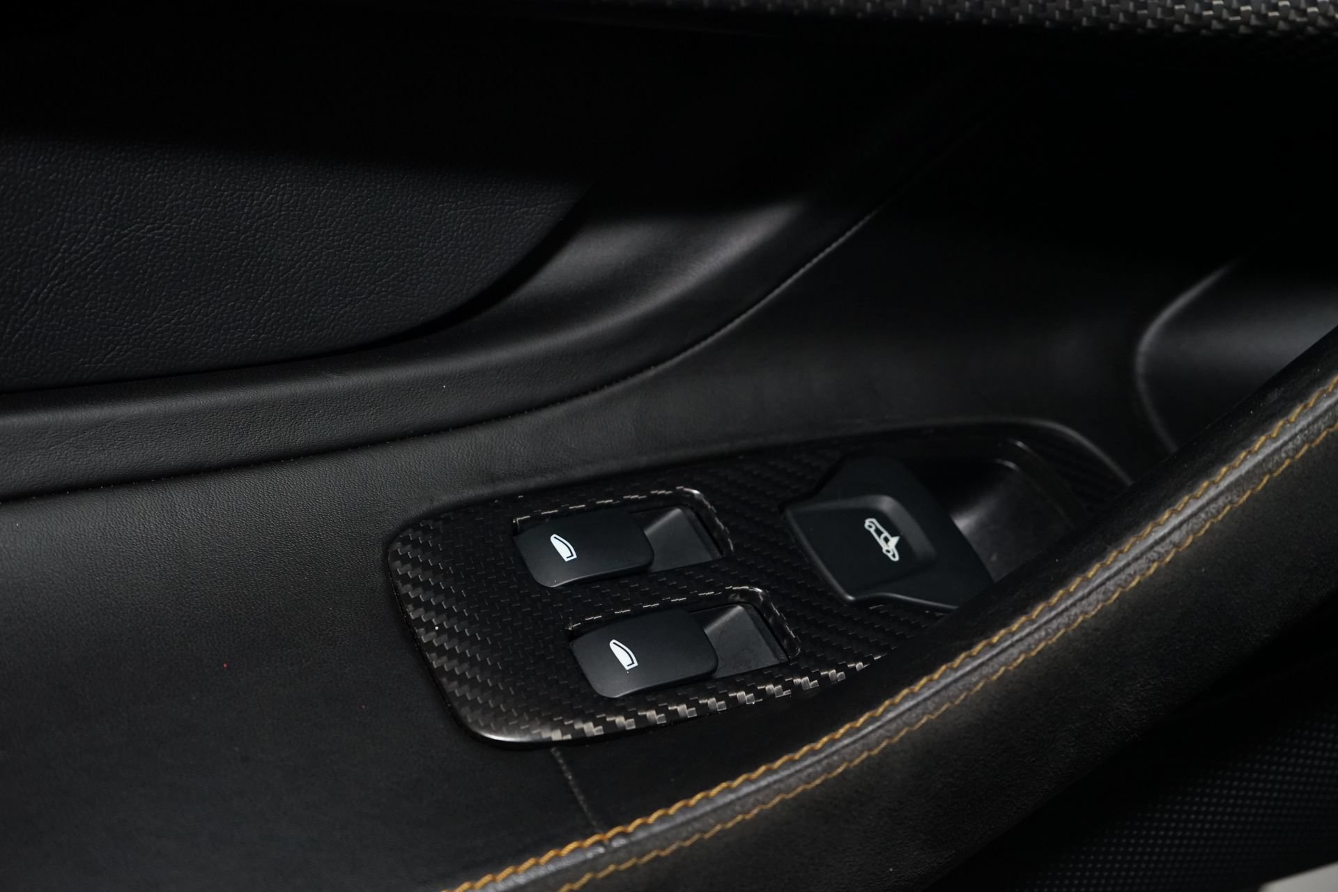 Used 2018 McLaren 570S Coupe RWD image 24