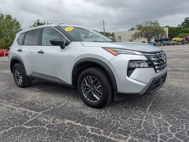 Used 2024 Nissan Rogue S image 2